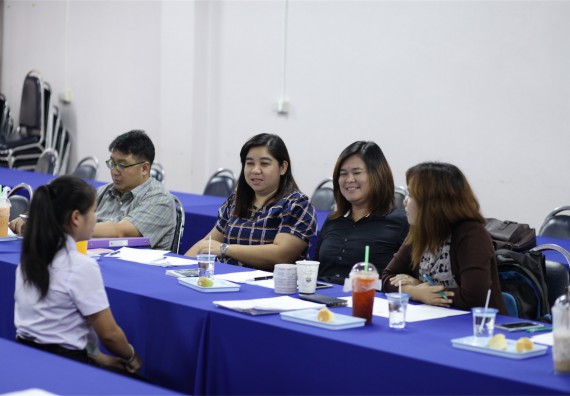 คณะวิทยาศาสตร์และเทคโนโลยี แต่งตั้งคณะกรรมการเพื่อสัมภาษณ์ทุนการศึกษา คุณวาสนา