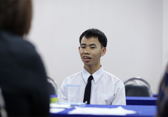 คณะวิทยาศาสตร์และเทคโนโลยี แต่งตั้งคณะกรรมการเพื่อสัมภาษณ์ทุนการศึกษา คุณวาสนา