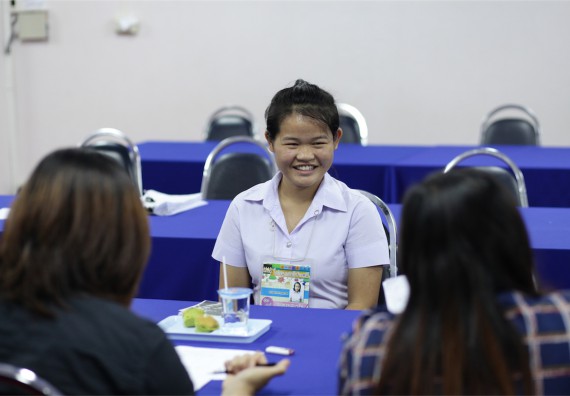 คณะวิทยาศาสตร์และเทคโนโลยี แต่งตั้งคณะกรรมการเพื่อสัมภาษณ์ทุนการศึกษา คุณวาสนา