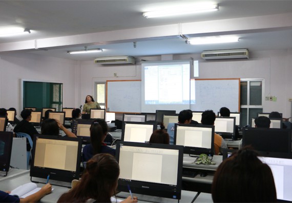 โปรแกรมวิชาฟิสิกส์ ได้มีการจัดการอบรมเชิงปฏิบัติการ เรื่อง เสริมทักษะทางเทคโนโลยี เรื่อง เทคนิคการใช้ Microsoft office เพื่อการผลิตงานทางวิทยาศาสตร์