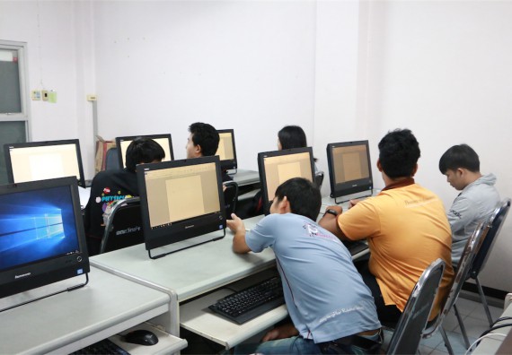 โปรแกรมวิชาฟิสิกส์ ได้มีการจัดการอบรมเชิงปฏิบัติการ เรื่อง เสริมทักษะทางเทคโนโลยี เรื่อง เทคนิคการใช้ Microsoft office เพื่อการผลิตงานทางวิทยาศาสตร์