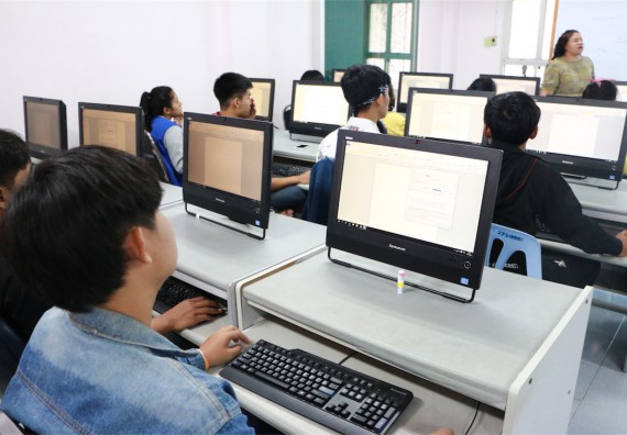 โปรแกรมวิชาฟิสิกส์ ได้มีการจัดการอบรมเชิงปฏิบัติการ เรื่อง เสริมทักษะทางเทคโนโลยี เรื่อง เทคนิคการใช้ Microsoft office เพื่อการผลิตงานทางวิทยาศาสตร์