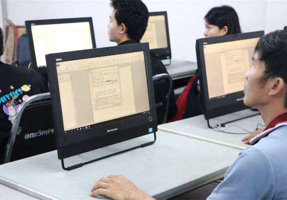 โปรแกรมวิชาฟิสิกส์ ได้มีการจัดการอบรมเชิงปฏิบัติการ เรื่อง เสริมทักษะทางเทคโนโลยี เรื่อง เทคนิคการใช้ Microsoft office เพื่อการผลิตงานทางวิทยาศาสตร์