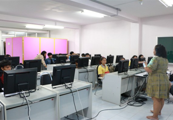 โปรแกรมวิชาฟิสิกส์ ได้มีการจัดการอบรมเชิงปฏิบัติการ เรื่อง เสริมทักษะทางเทคโนโลยี เรื่อง เทคนิคการใช้ Microsoft office เพื่อการผลิตงานทางวิทยาศาสตร์