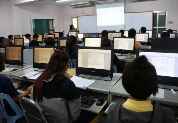 โปรแกรมวิชาฟิสิกส์ ได้มีการจัดการอบรมเชิงปฏิบัติการ เรื่อง เสริมทักษะทางเทคโนโลยี เรื่อง เทคนิคการใช้ Microsoft office เพื่อการผลิตงานทางวิทยาศาสตร์