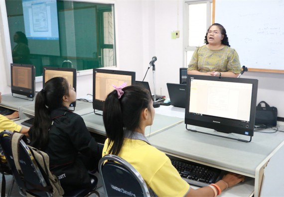 โปรแกรมวิชาฟิสิกส์ ได้มีการจัดการอบรมเชิงปฏิบัติการ เรื่อง เสริมทักษะทางเทคโนโลยี เรื่อง เทคนิคการใช้ Microsoft office เพื่อการผลิตงานทางวิทยาศาสตร์