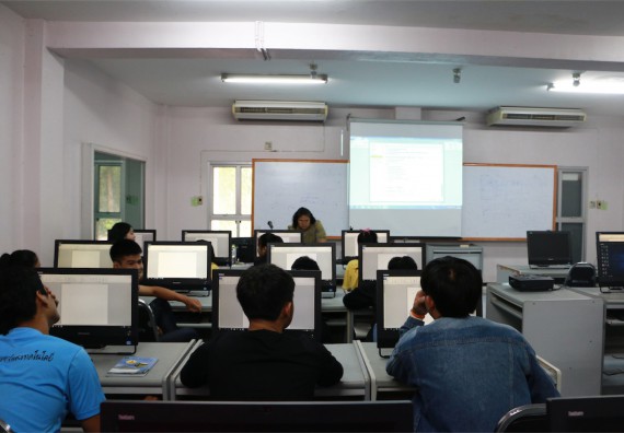 โปรแกรมวิชาฟิสิกส์ ได้มีการจัดการอบรมเชิงปฏิบัติการ เรื่อง เสริมทักษะทางเทคโนโลยี เรื่อง เทคนิคการใช้ Microsoft office เพื่อการผลิตงานทางวิทยาศาสตร์