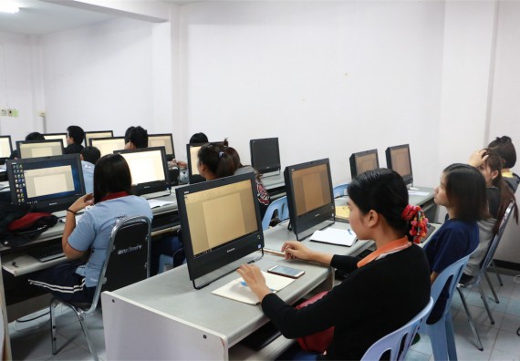 โปรแกรมวิชาฟิสิกส์ ได้มีการจัดการอบรมเชิงปฏิบัติการ เรื่อง เสริมทักษะทางเทคโนโลยี เรื่อง เทคนิคการใช้ Microsoft office เพื่อการผลิตงานทางวิทยาศาสตร์