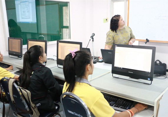 โปรแกรมวิชาฟิสิกส์ ได้มีการจัดการอบรมเชิงปฏิบัติการ เรื่อง เสริมทักษะทางเทคโนโลยี เรื่อง เทคนิคการใช้ Microsoft office เพื่อการผลิตงานทางวิทยาศาสตร์