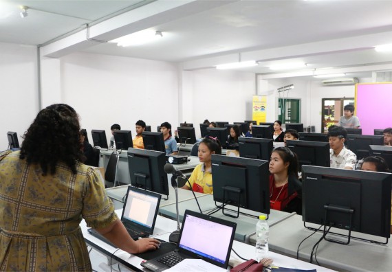 โปรแกรมวิชาฟิสิกส์ ได้มีการจัดการอบรมเชิงปฏิบัติการ เรื่อง เสริมทักษะทางเทคโนโลยี เรื่อง เทคนิคการใช้ Microsoft office เพื่อการผลิตงานทางวิทยาศาสตร์