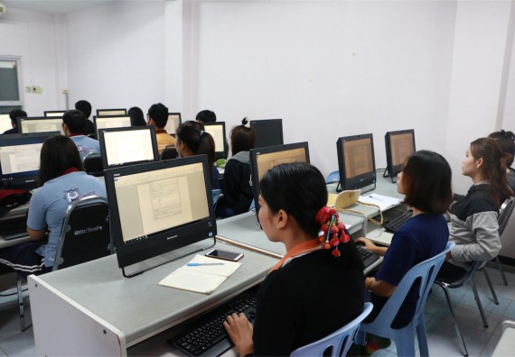 โปรแกรมวิชาฟิสิกส์ ได้มีการจัดการอบรมเชิงปฏิบัติการ เรื่อง เสริมทักษะทางเทคโนโลยี เรื่อง เทคนิคการใช้ Microsoft office เพื่อการผลิตงานทางวิทยาศาสตร์