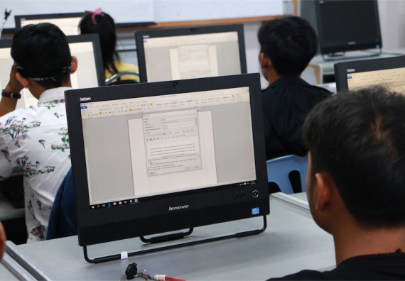 โปรแกรมวิชาฟิสิกส์ ได้มีการจัดการอบรมเชิงปฏิบัติการ เรื่อง เสริมทักษะทางเทคโนโลยี เรื่อง เทคนิคการใช้ Microsoft office เพื่อการผลิตงานทางวิทยาศาสตร์