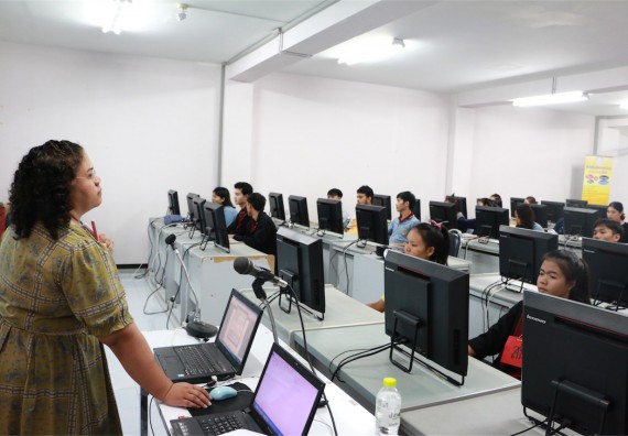 โปรแกรมวิชาฟิสิกส์ ได้มีการจัดการอบรมเชิงปฏิบัติการ เรื่อง เสริมทักษะทางเทคโนโลยี เรื่อง เทคนิคการใช้ Microsoft office เพื่อการผลิตงานทางวิทยาศาสตร์