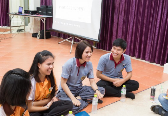 โปรแกรมวิชาฟิสิกส์ จัดกิจกรรมแลกเปลี่ยนเรียนรู้การติดตามการใช้ภาษาอังกฤษหลังการอบรม