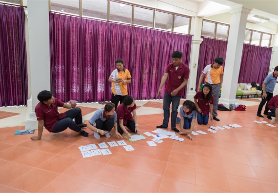 โปรแกรมวิชาฟิสิกส์ จัดกิจกรรมแลกเปลี่ยนเรียนรู้การติดตามการใช้ภาษาอังกฤษหลังการอบรม