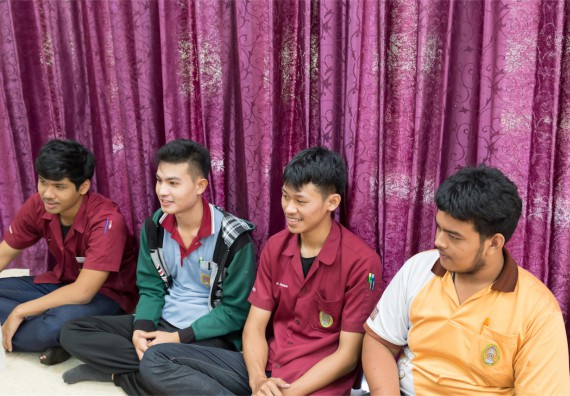 โปรแกรมวิชาฟิสิกส์ จัดกิจกรรมแลกเปลี่ยนเรียนรู้การติดตามการใช้ภาษาอังกฤษหลังการอบรม