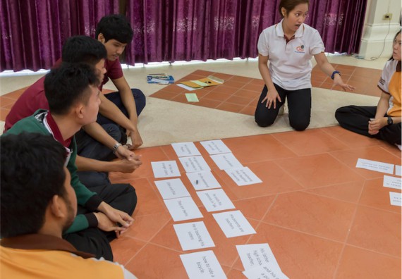 โปรแกรมวิชาฟิสิกส์ จัดกิจกรรมแลกเปลี่ยนเรียนรู้การติดตามการใช้ภาษาอังกฤษหลังการอบรม