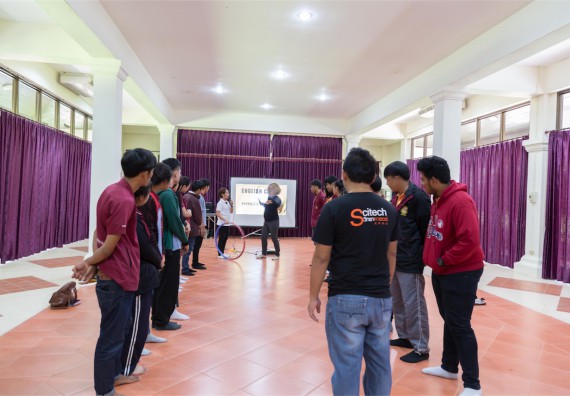 โปรแกรมวิชาฟิสิกส์ จัดกิจกรรมแลกเปลี่ยนเรียนรู้การติดตามการใช้ภาษาอังกฤษหลังการอบรม