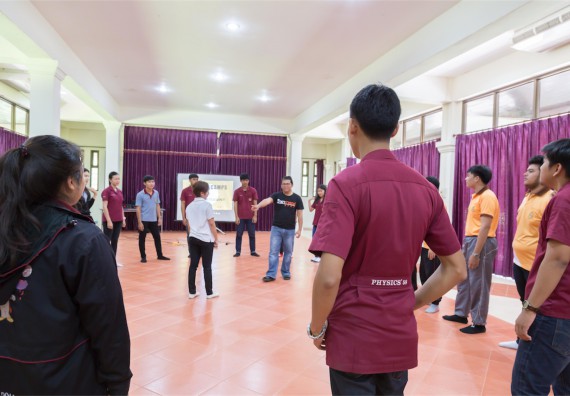 โปรแกรมวิชาฟิสิกส์ จัดกิจกรรมแลกเปลี่ยนเรียนรู้การติดตามการใช้ภาษาอังกฤษหลังการอบรม