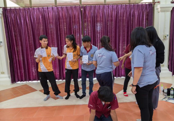 โปรแกรมวิชาฟิสิกส์ จัดกิจกรรมแลกเปลี่ยนเรียนรู้การติดตามการใช้ภาษาอังกฤษหลังการอบรม