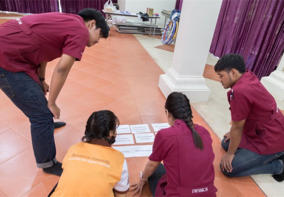 โปรแกรมวิชาฟิสิกส์ จัดกิจกรรมแลกเปลี่ยนเรียนรู้การติดตามการใช้ภาษาอังกฤษหลังการอบรม