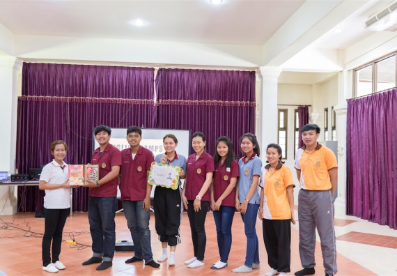 โปรแกรมวิชาฟิสิกส์ จัดกิจกรรมแลกเปลี่ยนเรียนรู้การติดตามการใช้ภาษาอังกฤษหลังการอบรม