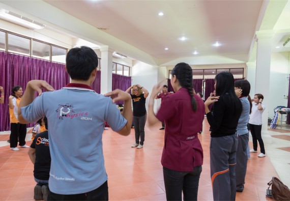 โปรแกรมวิชาฟิสิกส์ จัดกิจกรรมแลกเปลี่ยนเรียนรู้การติดตามการใช้ภาษาอังกฤษหลังการอบรม