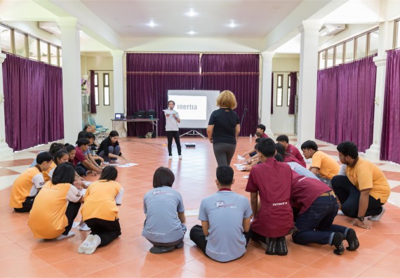 โปรแกรมวิชาฟิสิกส์ จัดกิจกรรมแลกเปลี่ยนเรียนรู้การติดตามการใช้ภาษาอังกฤษหลังการอบรม