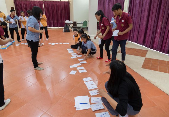 โปรแกรมวิชาฟิสิกส์ จัดกิจกรรมแลกเปลี่ยนเรียนรู้การติดตามการใช้ภาษาอังกฤษหลังการอบรม