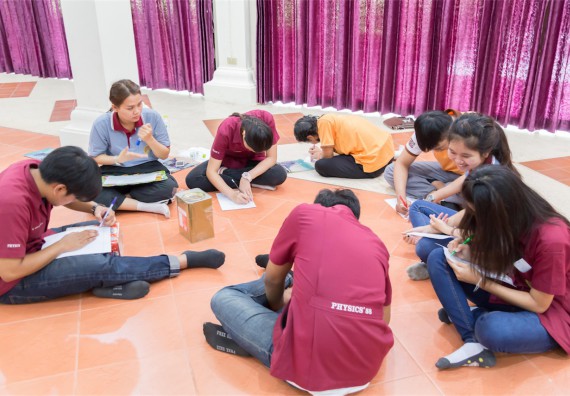 โปรแกรมวิชาฟิสิกส์ จัดกิจกรรมแลกเปลี่ยนเรียนรู้การติดตามการใช้ภาษาอังกฤษหลังการอบรม