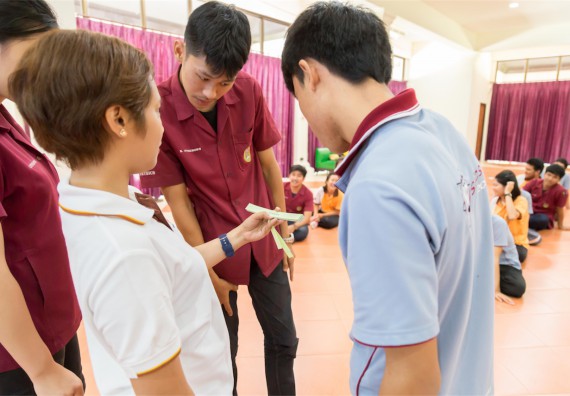 โปรแกรมวิชาฟิสิกส์ จัดกิจกรรมแลกเปลี่ยนเรียนรู้การติดตามการใช้ภาษาอังกฤษหลังการอบรม