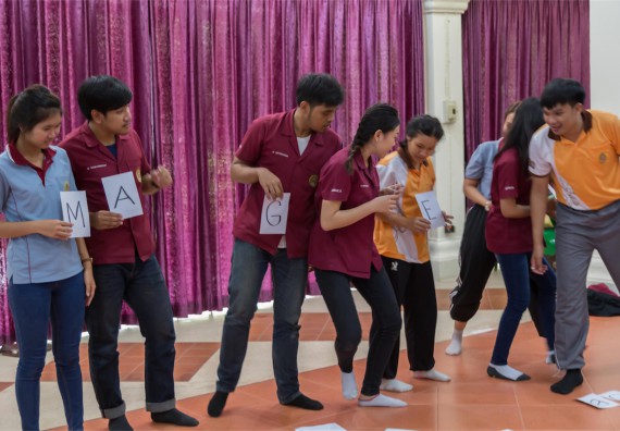 โปรแกรมวิชาฟิสิกส์ จัดกิจกรรมแลกเปลี่ยนเรียนรู้การติดตามการใช้ภาษาอังกฤษหลังการอบรม