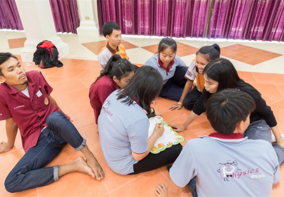 โปรแกรมวิชาฟิสิกส์ จัดกิจกรรมแลกเปลี่ยนเรียนรู้การติดตามการใช้ภาษาอังกฤษหลังการอบรม