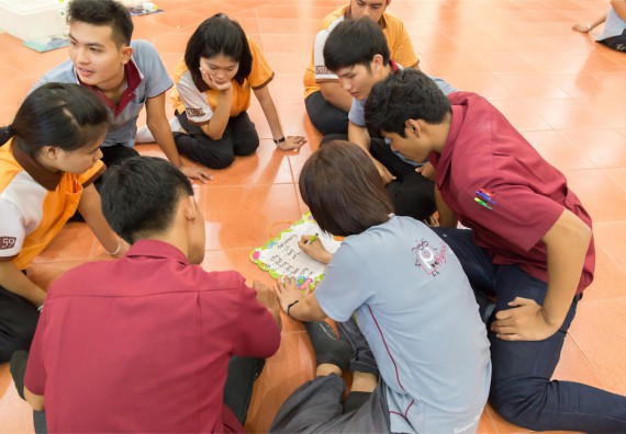 โปรแกรมวิชาฟิสิกส์ จัดกิจกรรมแลกเปลี่ยนเรียนรู้การติดตามการใช้ภาษาอังกฤษหลังการอบรม