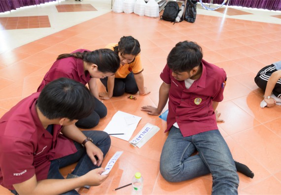 โปรแกรมวิชาฟิสิกส์ จัดกิจกรรมแลกเปลี่ยนเรียนรู้การติดตามการใช้ภาษาอังกฤษหลังการอบรม