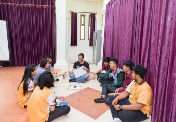 โปรแกรมวิชาฟิสิกส์ จัดกิจกรรมแลกเปลี่ยนเรียนรู้การติดตามการใช้ภาษาอังกฤษหลังการอบรม