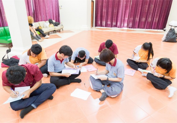 โปรแกรมวิชาฟิสิกส์ จัดกิจกรรมแลกเปลี่ยนเรียนรู้การติดตามการใช้ภาษาอังกฤษหลังการอบรม