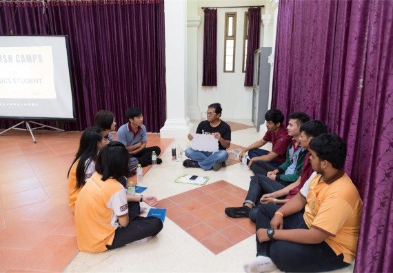 โปรแกรมวิชาฟิสิกส์ จัดกิจกรรมแลกเปลี่ยนเรียนรู้การติดตามการใช้ภาษาอังกฤษหลังการอบรม