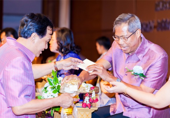 มหาวิทยาลัยราชภัฏกำแพงเพชรจัดงานแสดงมุทิตาจิตแก่ผู้เกษียณอายุราชการ ประจำปี 2559 โกสุมภ์สดุดี ศรีสักทอง