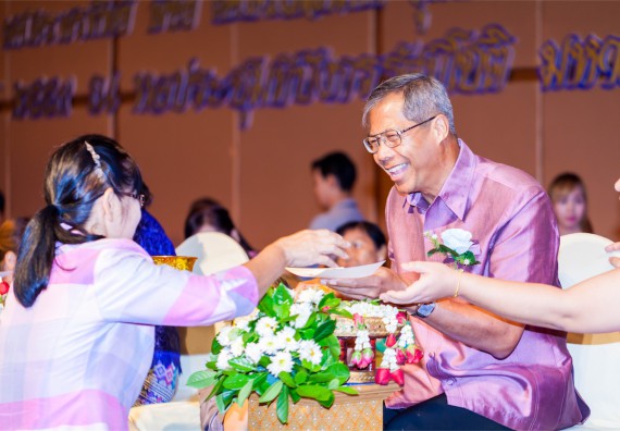 มหาวิทยาลัยราชภัฏกำแพงเพชรจัดงานแสดงมุทิตาจิตแก่ผู้เกษียณอายุราชการ ประจำปี 2559 โกสุมภ์สดุดี ศรีสักทอง