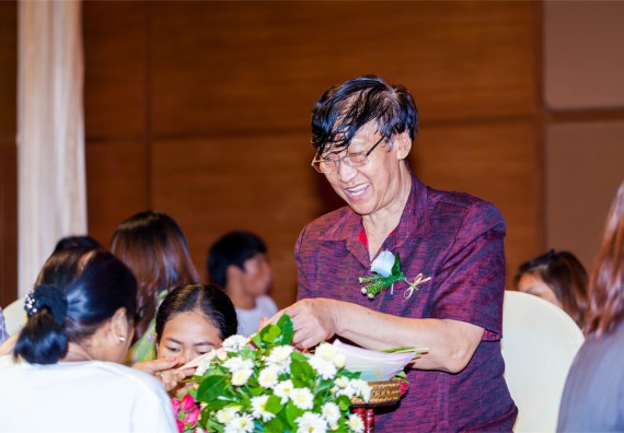 มหาวิทยาลัยราชภัฏกำแพงเพชรจัดงานแสดงมุทิตาจิตแก่ผู้เกษียณอายุราชการ ประจำปี 2559 โกสุมภ์สดุดี ศรีสักทอง