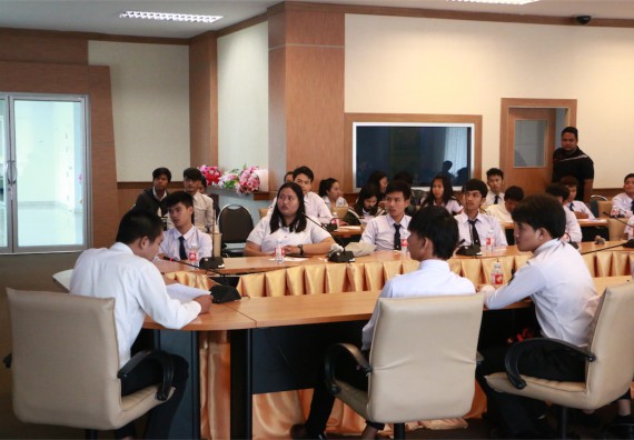 สโมสรนักศึกษาและชมรมของคณะวิทยาศาสตร์และเทคโนโลยี เข้าร่วมประชุมสภานักศึกษามหาวิทยาลัยราชภัฏกำแพงเพชร และนำเสนอโครงการประจำปีงบประมาณ 2560