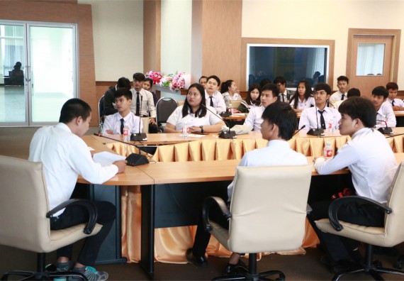 สโมสรนักศึกษาและชมรมของคณะวิทยาศาสตร์และเทคโนโลยี เข้าร่วมประชุมสภานักศึกษามหาวิทยาลัยราชภัฏกำแพงเพชร และนำเสนอโครงการประจำปีงบประมาณ 2560