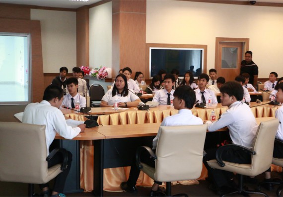 สโมสรนักศึกษาและชมรมของคณะวิทยาศาสตร์และเทคโนโลยี เข้าร่วมประชุมสภานักศึกษามหาวิทยาลัยราชภัฏกำแพงเพชร และนำเสนอโครงการประจำปีงบประมาณ 2560