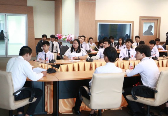 สโมสรนักศึกษาและชมรมของคณะวิทยาศาสตร์และเทคโนโลยี เข้าร่วมประชุมสภานักศึกษามหาวิทยาลัยราชภัฏกำแพงเพชร และนำเสนอโครงการประจำปีงบประมาณ 2560