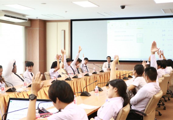 สโมสรนักศึกษาและชมรมของคณะวิทยาศาสตร์และเทคโนโลยี เข้าร่วมประชุมสภานักศึกษามหาวิทยาลัยราชภัฏกำแพงเพชร และนำเสนอโครงการประจำปีงบประมาณ 2560