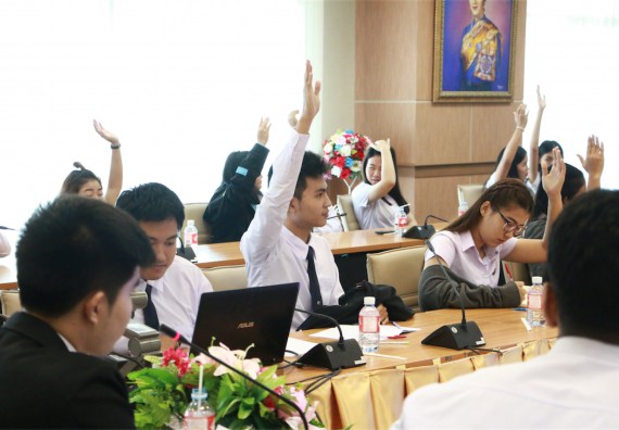 สโมสรนักศึกษาและชมรมของคณะวิทยาศาสตร์และเทคโนโลยี เข้าร่วมประชุมสภานักศึกษามหาวิทยาลัยราชภัฏกำแพงเพชร และนำเสนอโครงการประจำปีงบประมาณ 2560