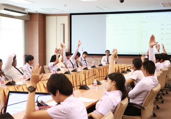 สโมสรนักศึกษาและชมรมของคณะวิทยาศาสตร์และเทคโนโลยี เข้าร่วมประชุมสภานักศึกษามหาวิทยาลัยราชภัฏกำแพงเพชร และนำเสนอโครงการประจำปีงบประมาณ 2560