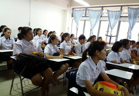 โปรแกรมวิชาเคมี อบรมเตรียมความพร้อมทางการเรียนให้นักศึกษาใหม่โปรแกรมวิชาเคมี