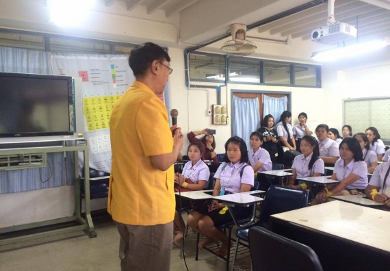 โปรแกรมวิชาเคมี อบรมเตรียมความพร้อมทางการเรียนให้นักศึกษาใหม่โปรแกรมวิชาเคมี